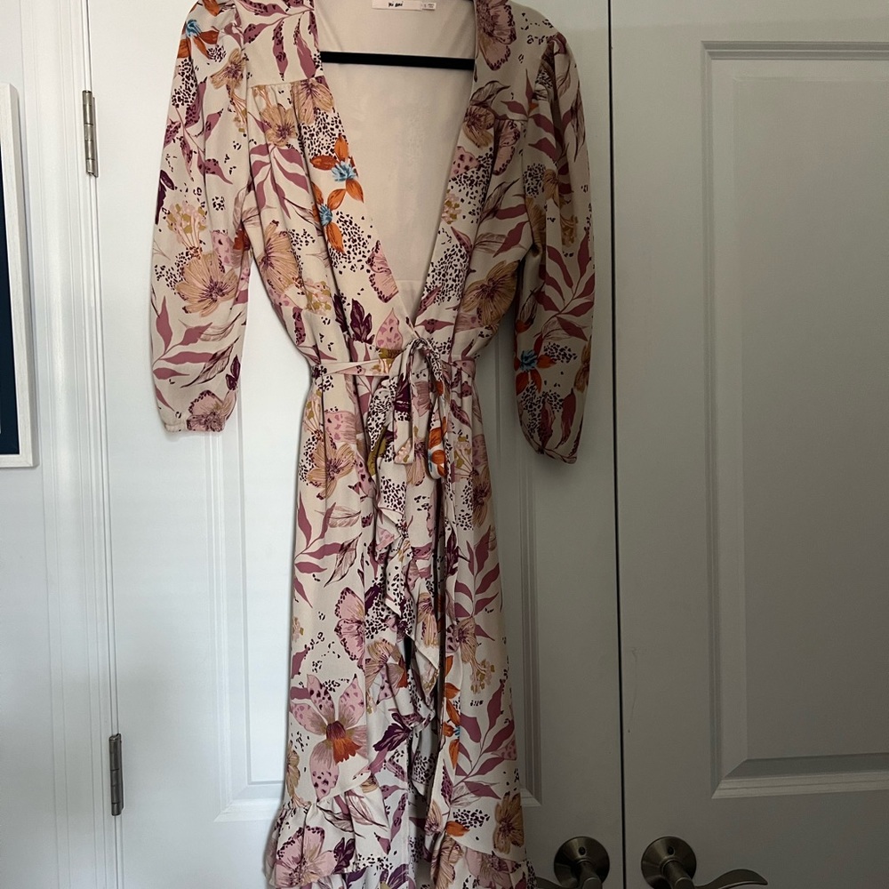 Gorgeous transitional midi/maxi dress ! Great condition worn 1 time.